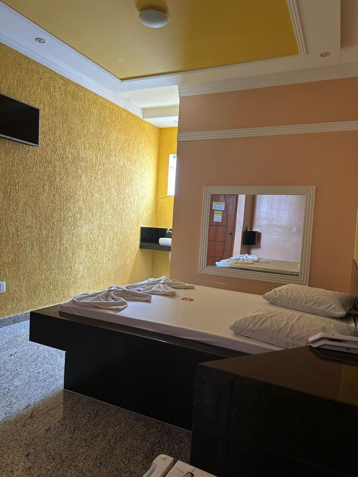 Up Stairs Motel Adults Only Betim Bagian luar foto
