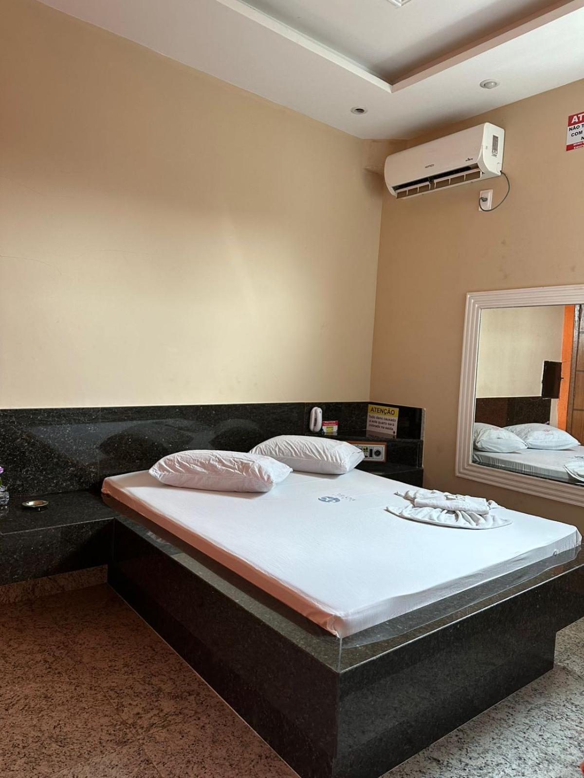 Up Stairs Motel Adults Only Betim Bagian luar foto